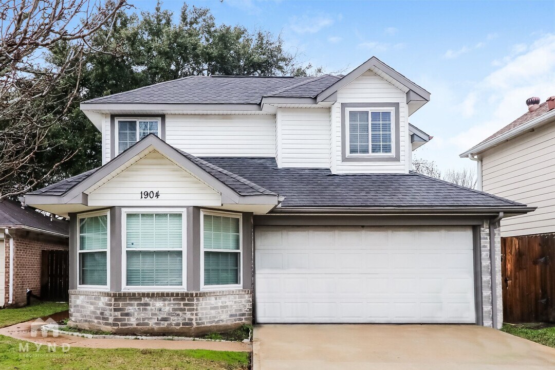 1904 Greenwood Dr in Rosenberg, TX - Foto de edificio