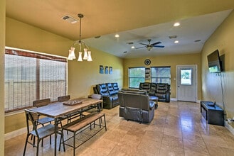 2735 Broadway St in San Leon, TX - Building Photo - Building Photo