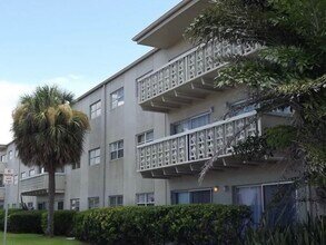 223 Columbia Dr, Unit Cape Canaveral rental in Cape Canaveral, FL - Foto de edificio - Building Photo