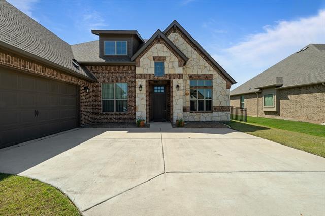 1038 Mickelson Dr in Granbury, TX - Building Photo - Building Photo