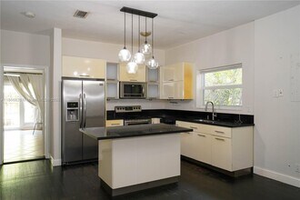 2280 SW 16th Ct in Miami, FL - Building Photo - Building Photo