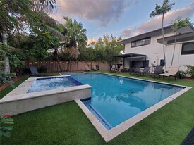 2009 Admirals Way in Fort Lauderdale, FL - Building Photo