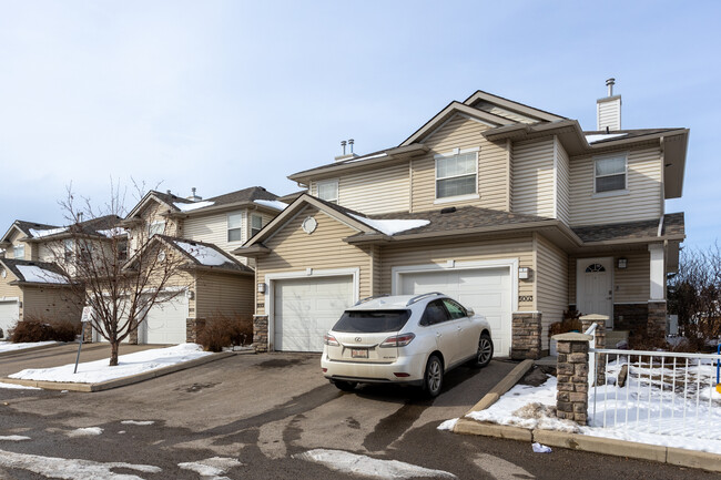 4027 Applevillage Crt SE in Calgary, AB - Building Photo - Building Photo