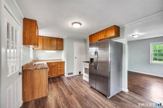 607 Hartford Rd in Manchester, CT - Building Photo - Building Photo