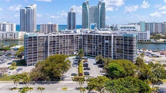 400 Leslie Dr, Unit 1001 in Hallandale Beach, FL - Building Photo