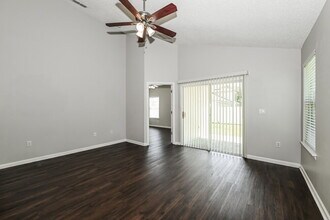 699 Bellshire Dr in Orange Park, FL - Building Photo - Building Photo