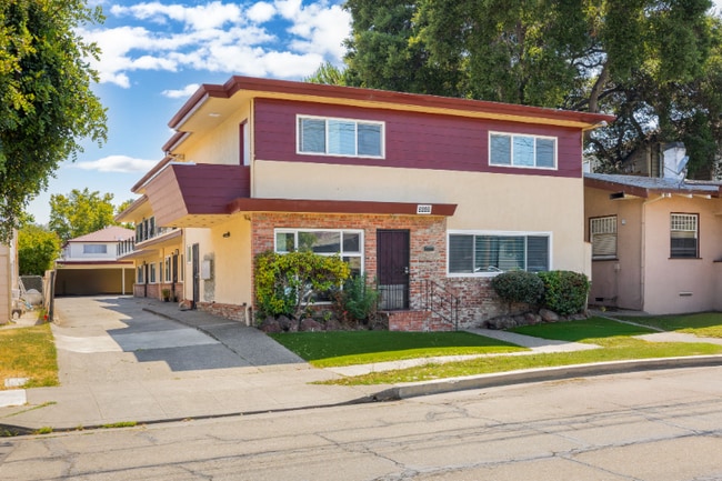 2612 Santa Clara Ave in Alameda, CA - Building Photo - Building Photo