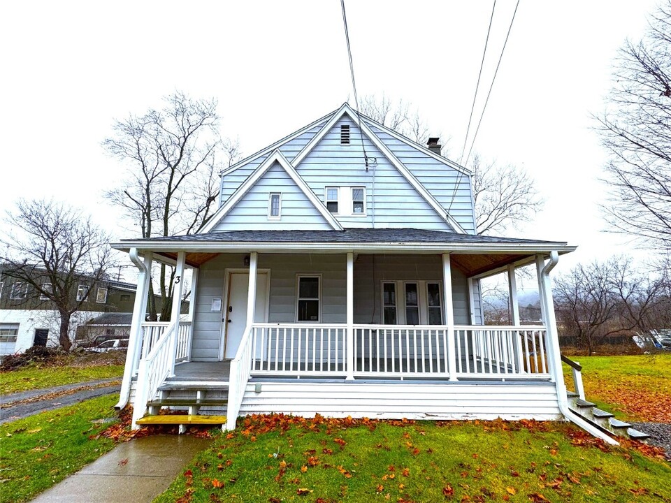 3 Taylor St in Johnson City, NY - Building Photo