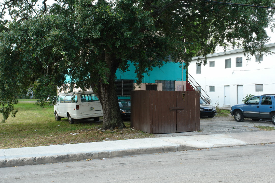 212 NW 15th St in Miami, FL - Building Photo