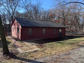 3131 Dubuque St NE in Iowa City, IA - Building Photo