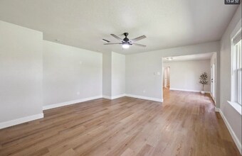 313 Devillier St in Bridge City, TX - Building Photo - Building Photo