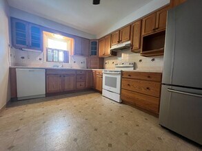 26202 Lakeshore Blvd in Euclid, OH - Building Photo - Building Photo