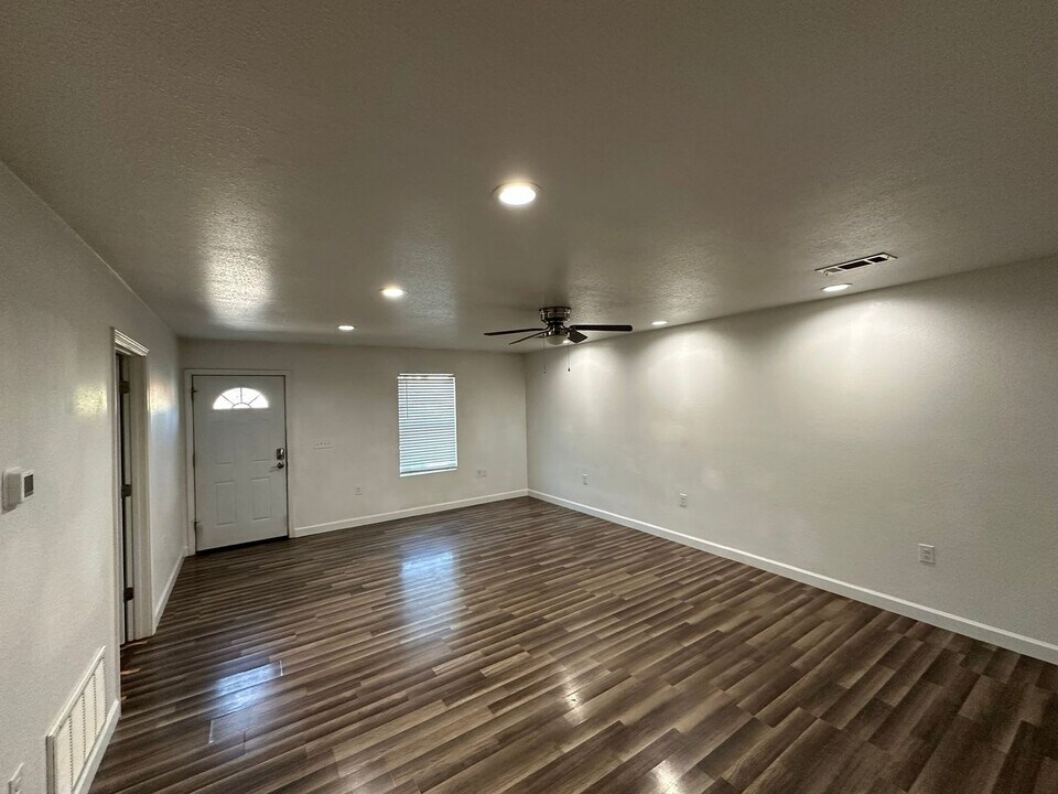 511 W Luckey St in Carlsbad, NM - Building Photo