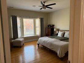 1215 W Sunnyside Ave, Unit 1 in Chicago, IL - Building Photo