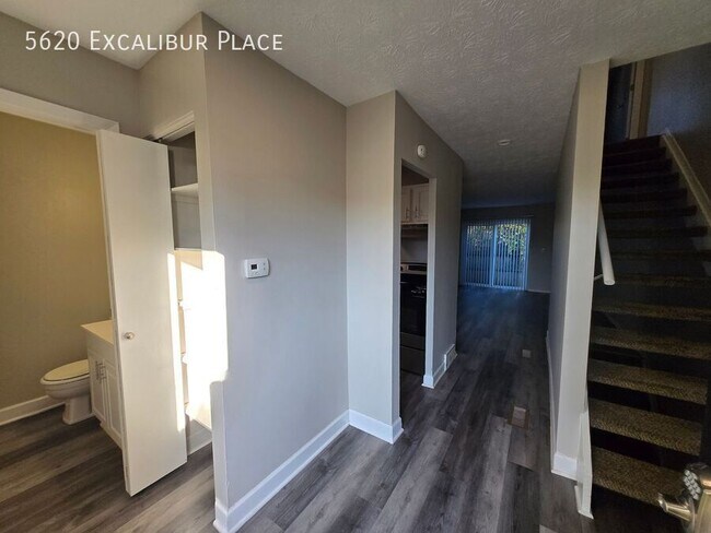 5620 Excalibur Pl in Columbus, OH - Building Photo - Building Photo