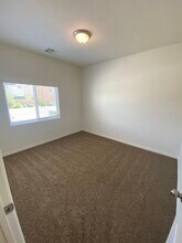 8917 Ullom Dr in Las Vegas, NV - Building Photo - Building Photo