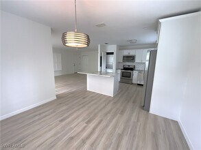 4170 Crayton Rd in Naples, FL - Building Photo - Building Photo