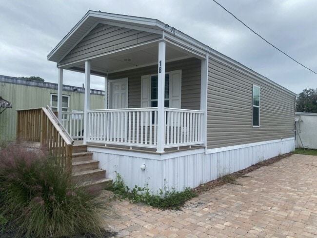 property at 1250 Lakeview Dr