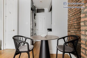 118 Christopher St in New York, NY - Building Photo - Building Photo