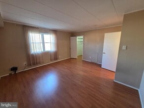 809 Red Lion Rd in Philadelphia, PA - Building Photo - Building Photo