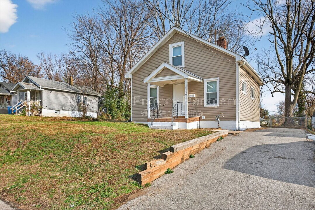 5430 Hodiamont Ave in Jennings, MO - Building Photo