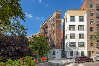 750 Riverside Dr in New York, NY - Foto de edificio - Primary Photo