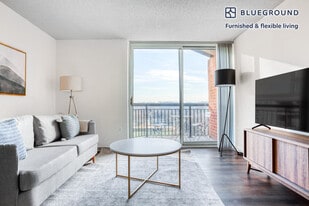 801 15th St S in Arlington, VA - Building Photo