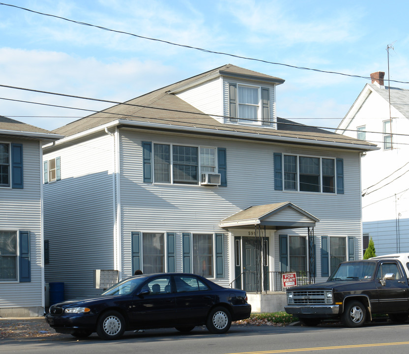 591 W Main St in Bloomsburg, PA - Building Photo