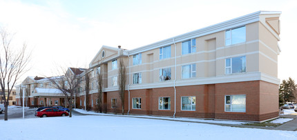 Rosslyn Place Lodge in Edmonton, AB - Building Photo - Building Photo