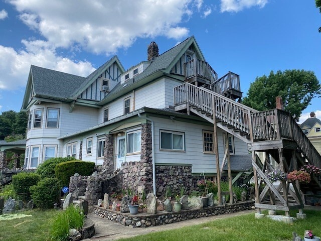 131 Upham St, Unit #3 in Melrose, MA - Foto de edificio