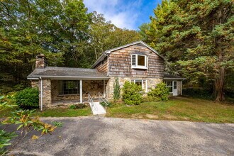 418 Plymouth Rd in Harwinton, CT - Foto de edificio - Building Photo