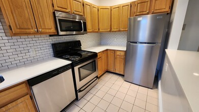 1402 Beacon St, Unit 3 in Brookline, MA - Building Photo - Building Photo