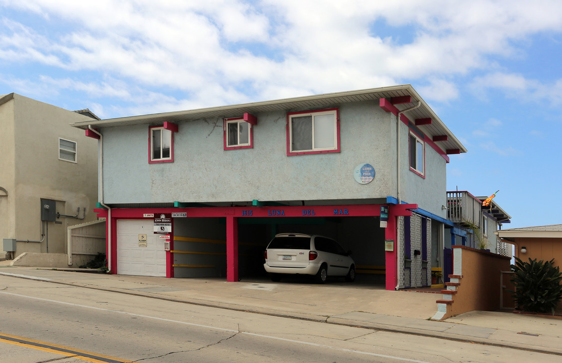 Luna del Mar in Oceanside, CA - Building Photo