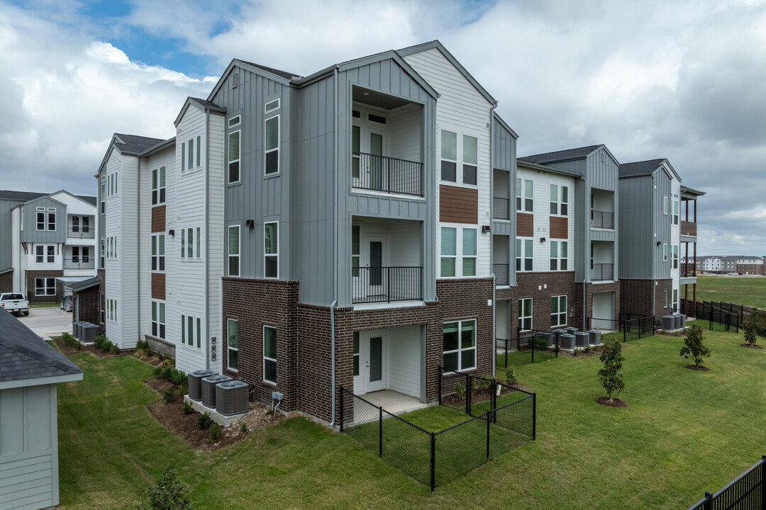 2201 Creekview in Waco, TX - Building Photo