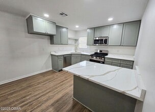 927 K St NW in Miami, OK - Building Photo - Building Photo