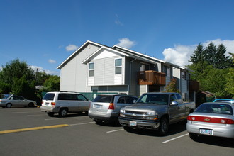 dearborn square apartments in Salem, OR - Building Photo - Building Photo