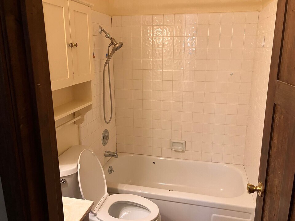 1587 Crystal Air Dr in South Lake Tahoe, CA - Building Photo