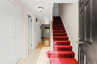 60 Greenwich Hills Dr in Greenwich, CT - Building Photo - Building Photo