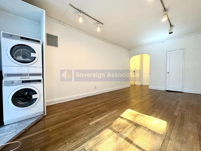 156 E 85th St in New York, NY - Building Photo - Building Photo