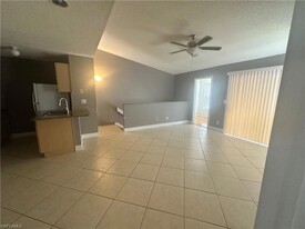 124 Santa Clara Dr, Unit 11 in Naples, FL - Building Photo