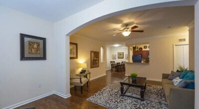 15270 Voss Rd in Sugar Land, TX - Building Photo - Building Photo