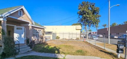 105 E Tamarack Ave in Inglewood, CA - Building Photo - Building Photo