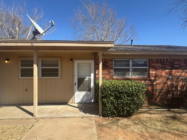 4816 66th St in Lubbock, TX - Foto de edificio - Building Photo