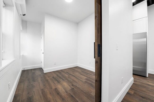 2151 Colerain Ave in Cincinnati, OH - Foto de edificio - Building Photo