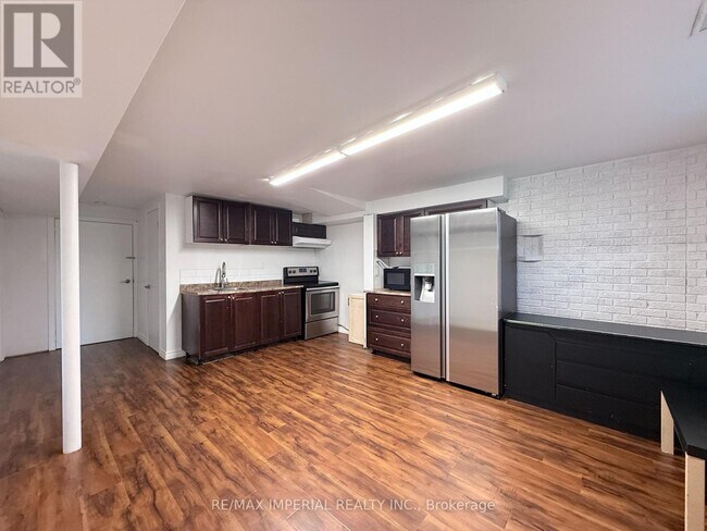 property at 52 Yongehurst Rd