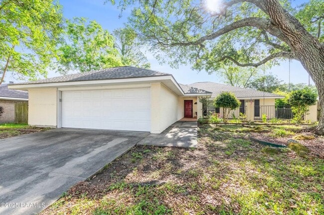 property at 305 Orgeron Dr