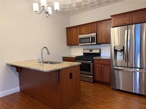 76 Morningside Dr in North Kingstown, RI - Building Photo - Building Photo