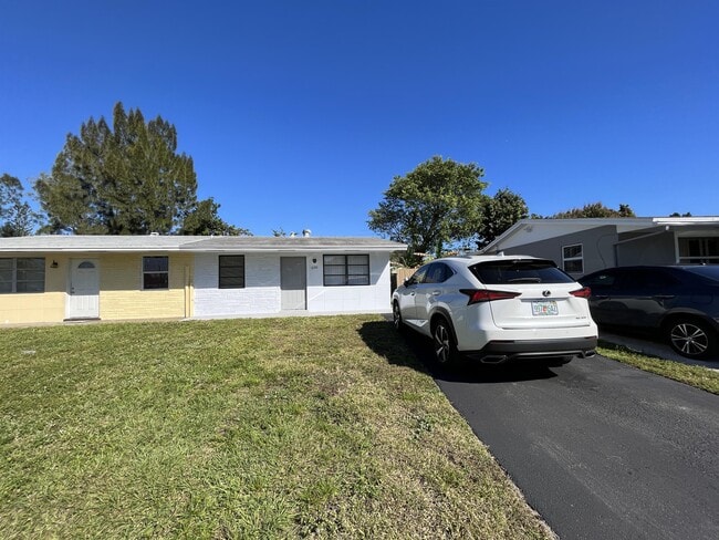 6301 SW 20th St in Pompano Beach, FL - Building Photo - Building Photo