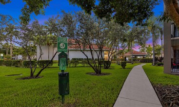 Coral Vista in Tamarac, FL - Building Photo - Building Photo