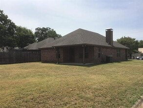 1501 Carpenter St in Bridgeport, TX - Foto de edificio - Building Photo